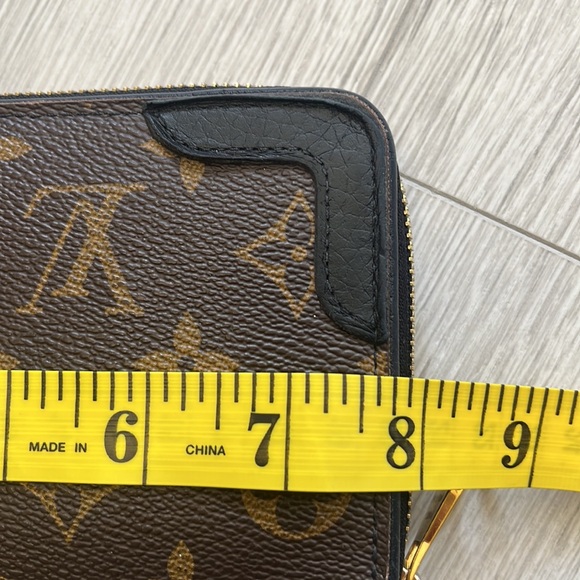 Louis Vuitton iconic logo zippy wallet - Picture 14 of 17